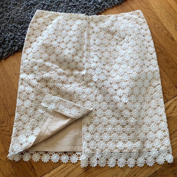 Talbots Petites Daisy Floral Ivory Lace Eyelet Skirt Size 6P - Picture 4 of 9